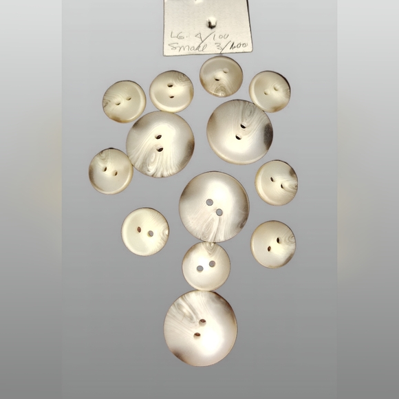 Buttons - Picture 1 of 1